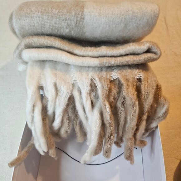 Steve Madden NYC Women's Winter Hat and Scarf Set - Picture 5 of 5